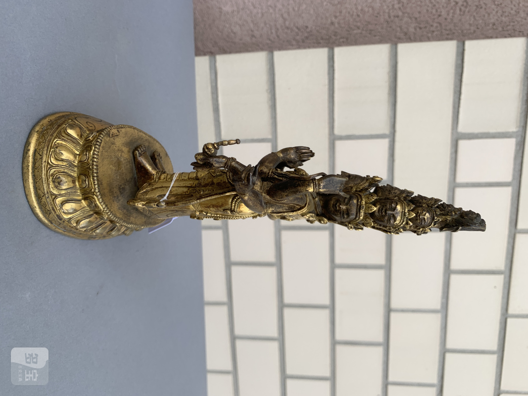 A GILT-BRONZE FIGURE OF EKADASHALOKESHVARA - 图8